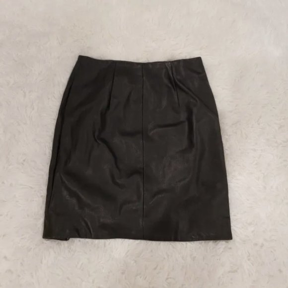 Short skirt w/Exposed Diagonal Zip - Picture 2 of 3